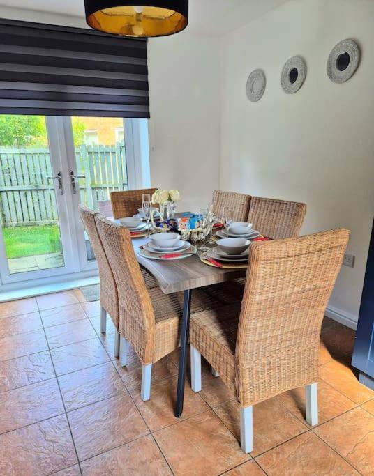 Home From Home 3 Bed,2 Bath House With Garden&Parking Near Centre&Tram Stop Sheffield Eksteriør billede